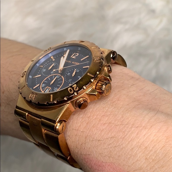 Michael Kors Oversized Everest Gold Tone Watch - Picture 6 of 8